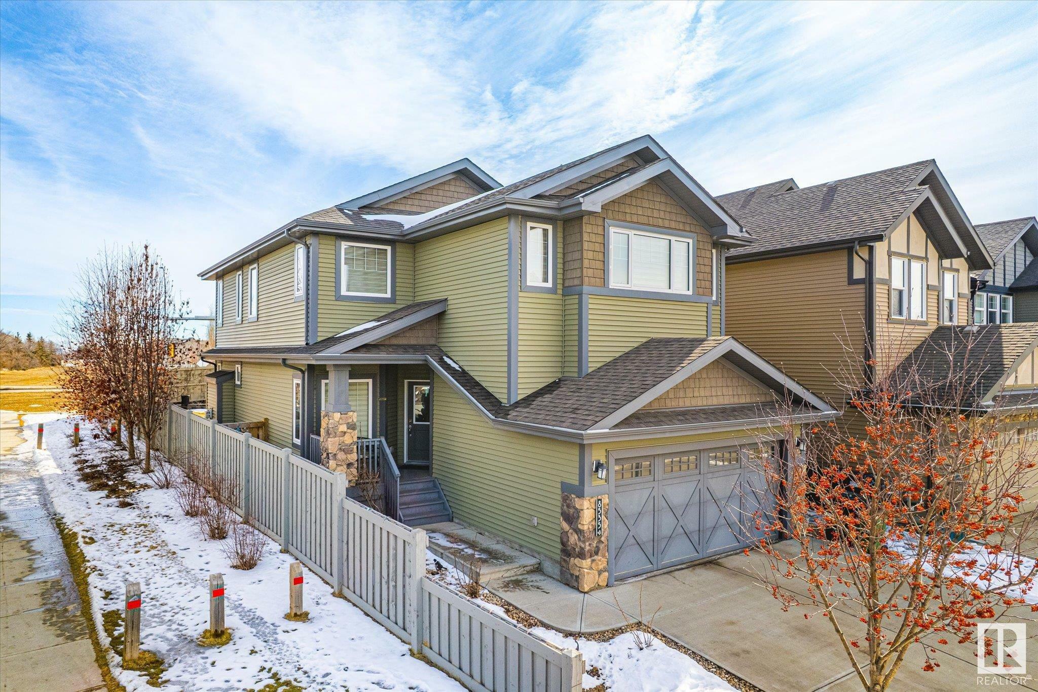 Photo de la propriété:  8535 216 Street NW  AB T5T 4R5 