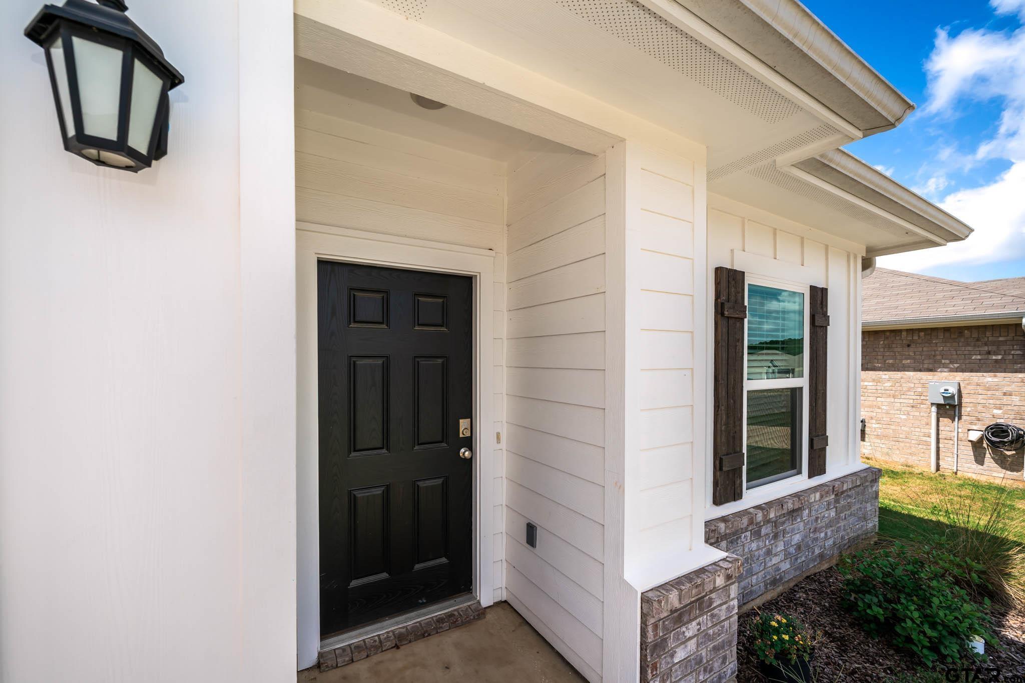 Property Photo: 1439 Monterey Dr TX 75601