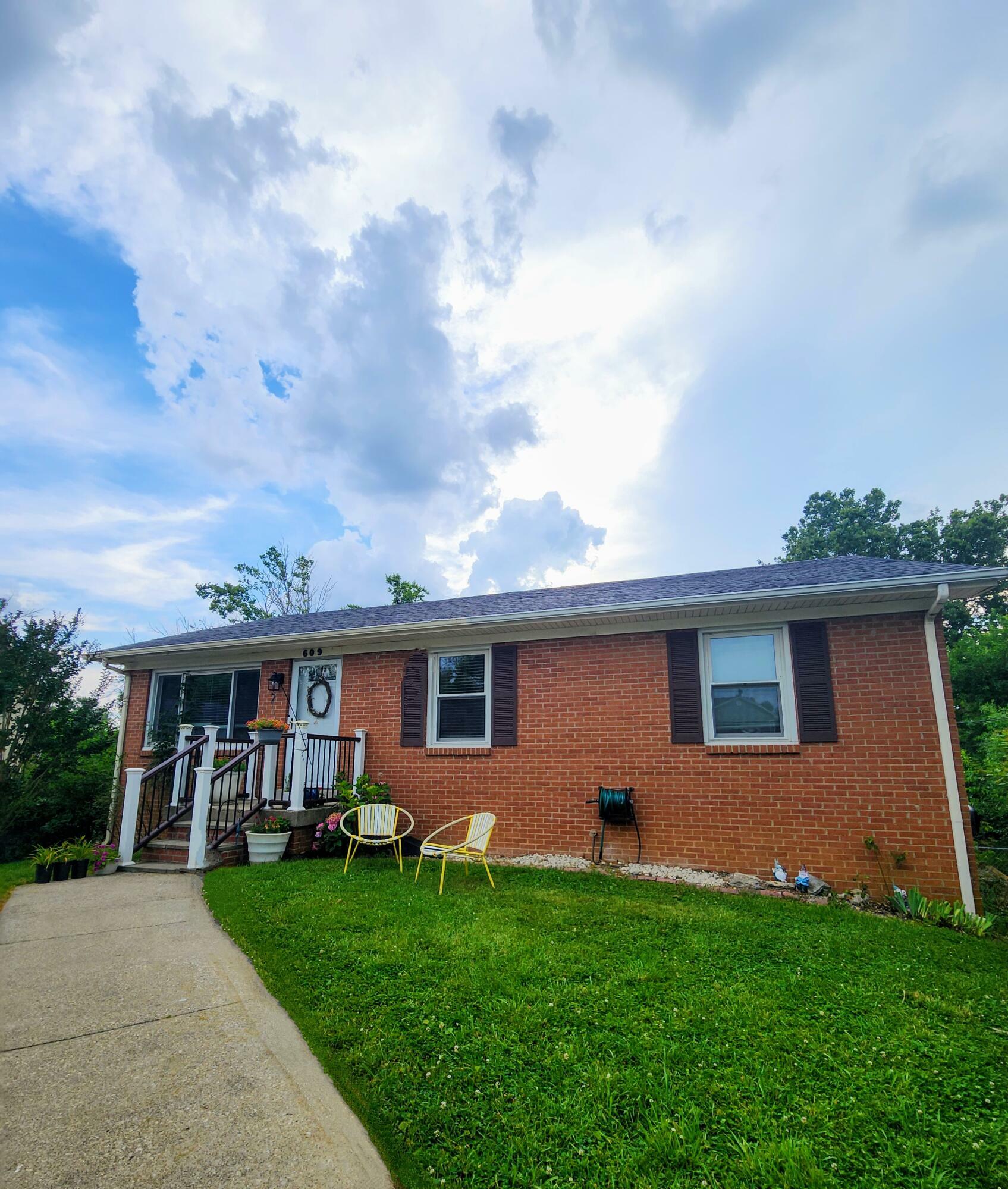 Property Photo: 609 Easthills Court KY 40517