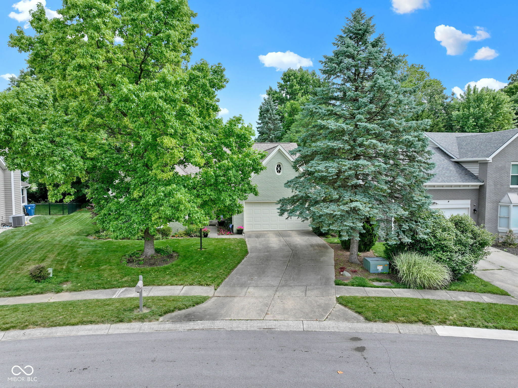 Property Photo:  1114 Clairborne Court  IN 46280 