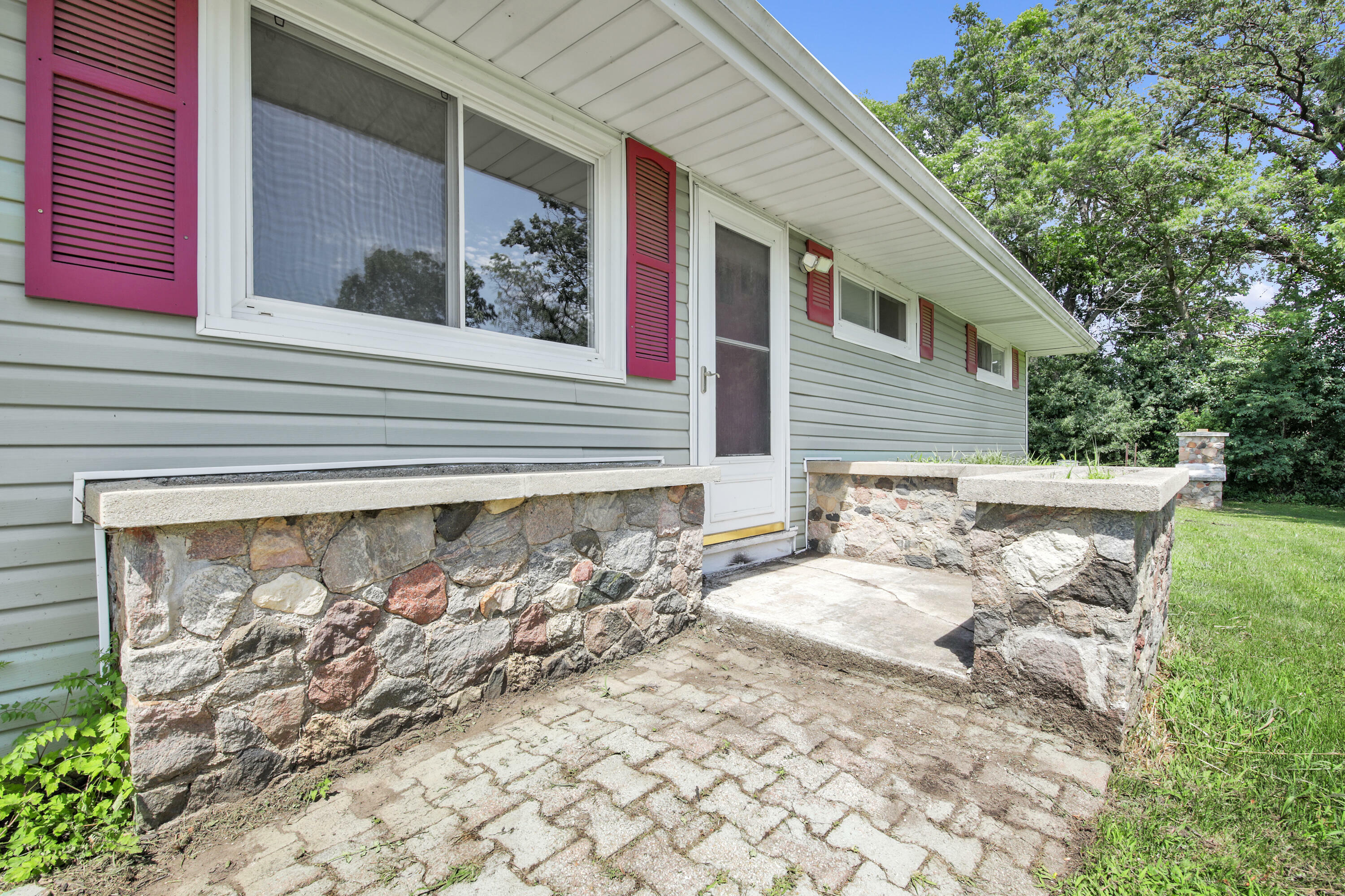 Property Photo: 10012 W Ryan Rd WI 53132