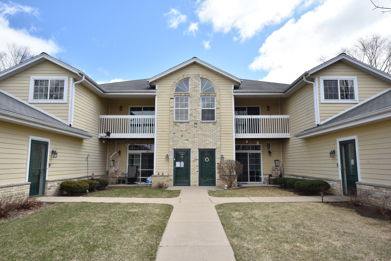 Property Photo: 1479 Garay Ln #7 WI 53074