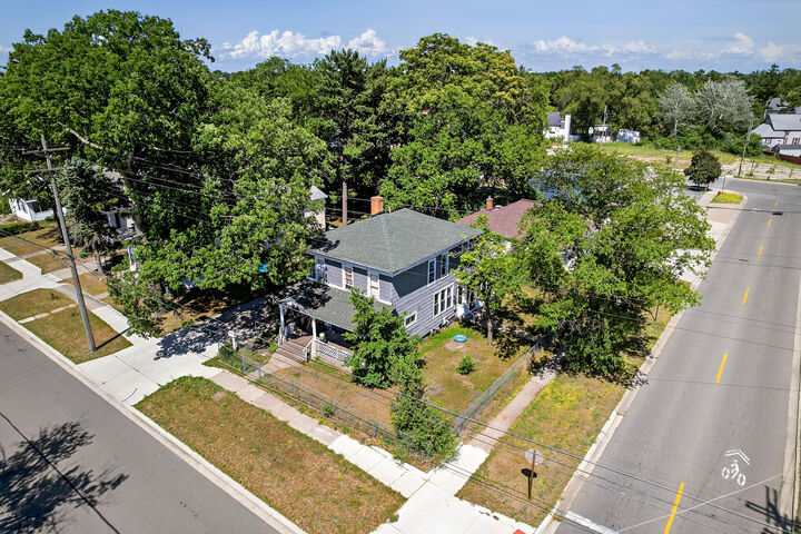 Property Photo:  1258 Sanford Street  MI 49441 