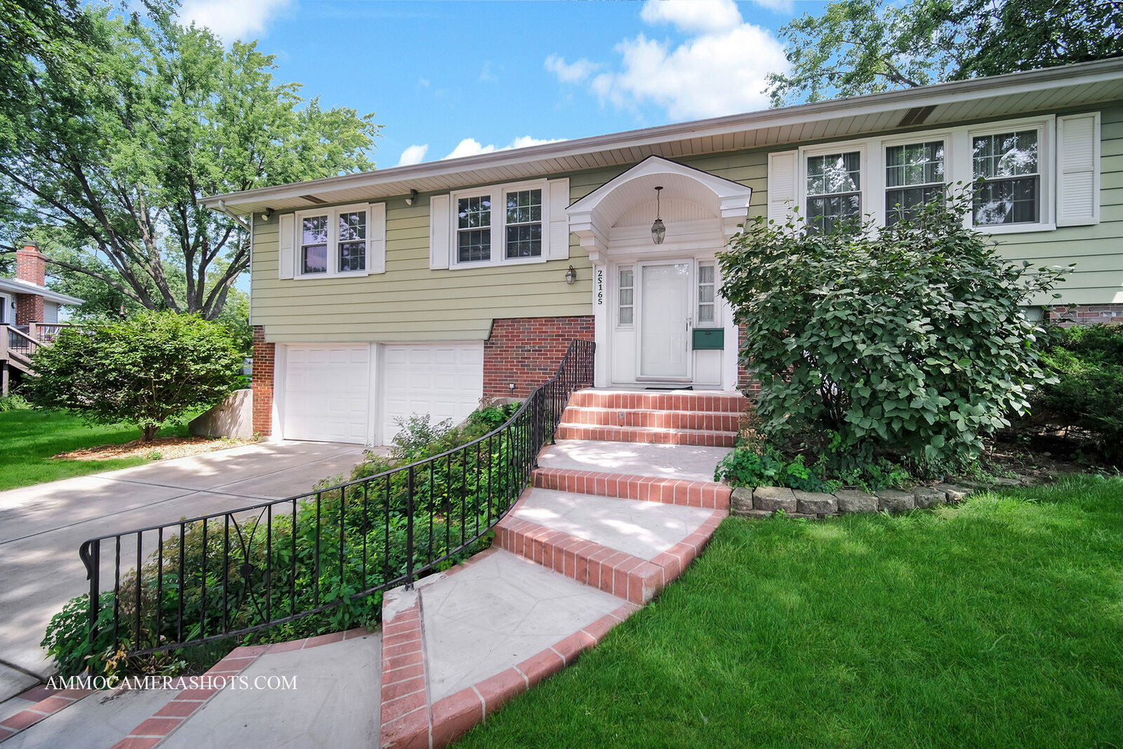 Property Photo:  2S165 Huntington Court  IL 60137 