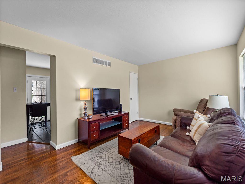Property Photo: 208 Floralea Place MO 63127