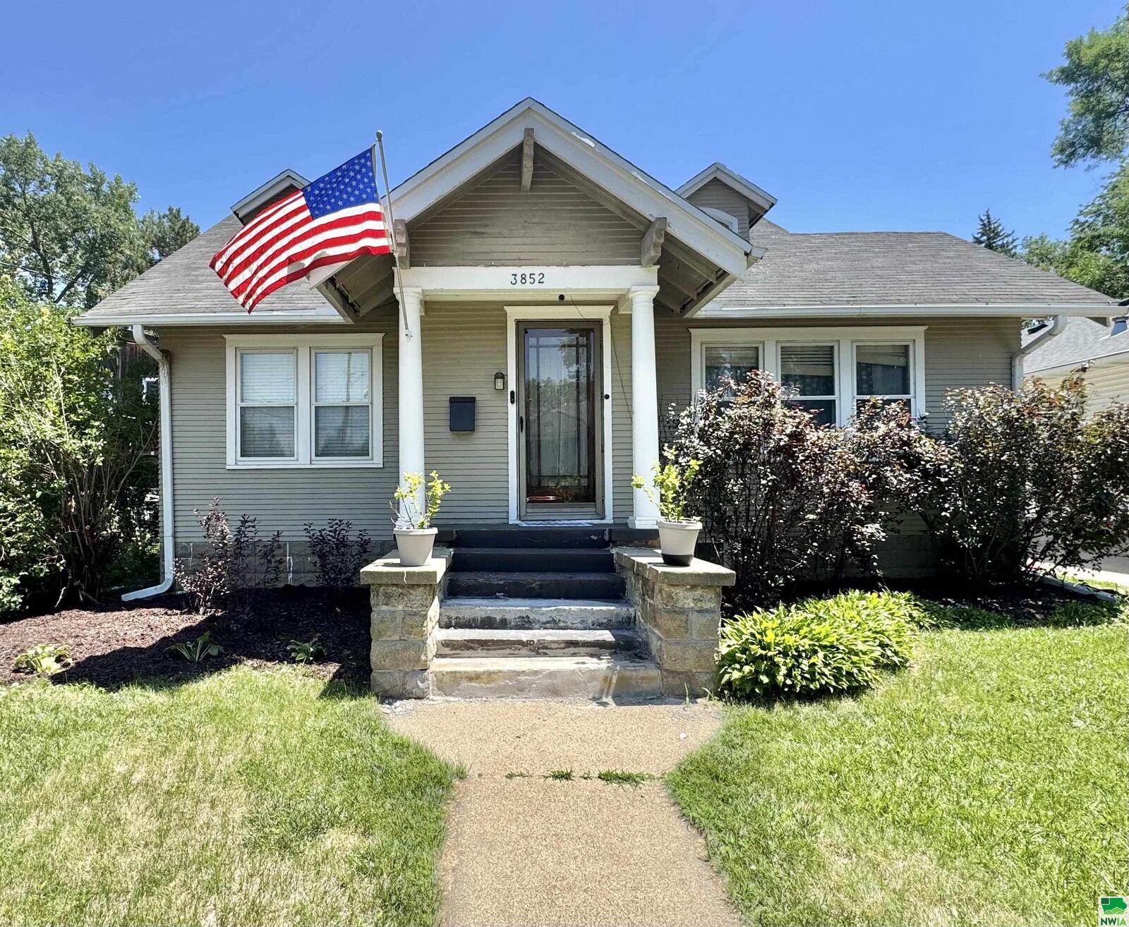 Property Photo: 3852 Jackson St IA 51104