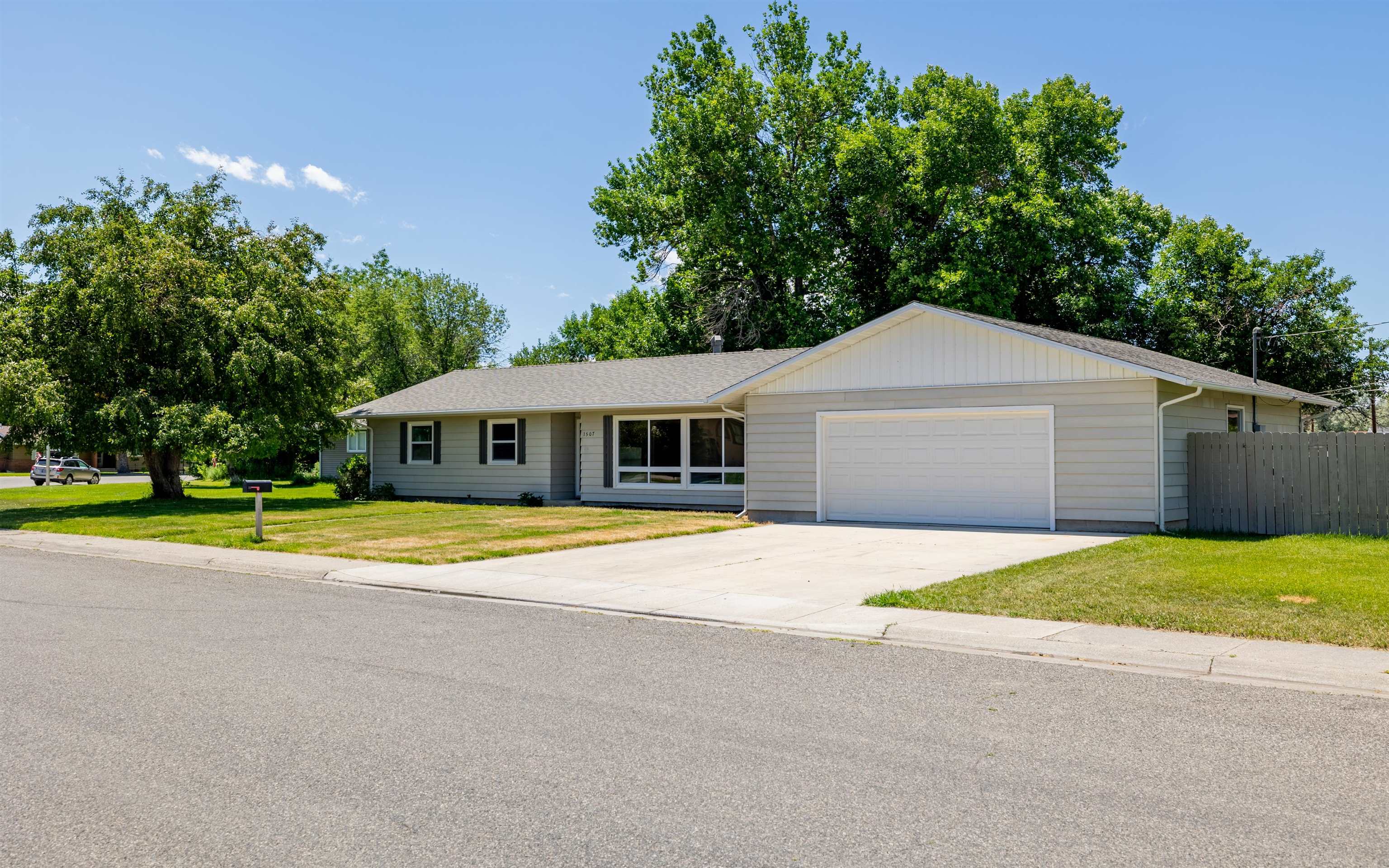 Property Photo: 1507 26th St WY 82414