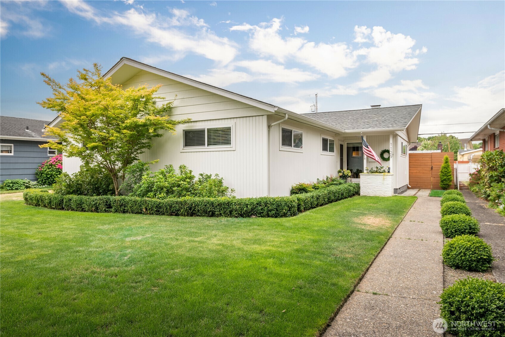 Property Photo: 1129 18th WA 98632
