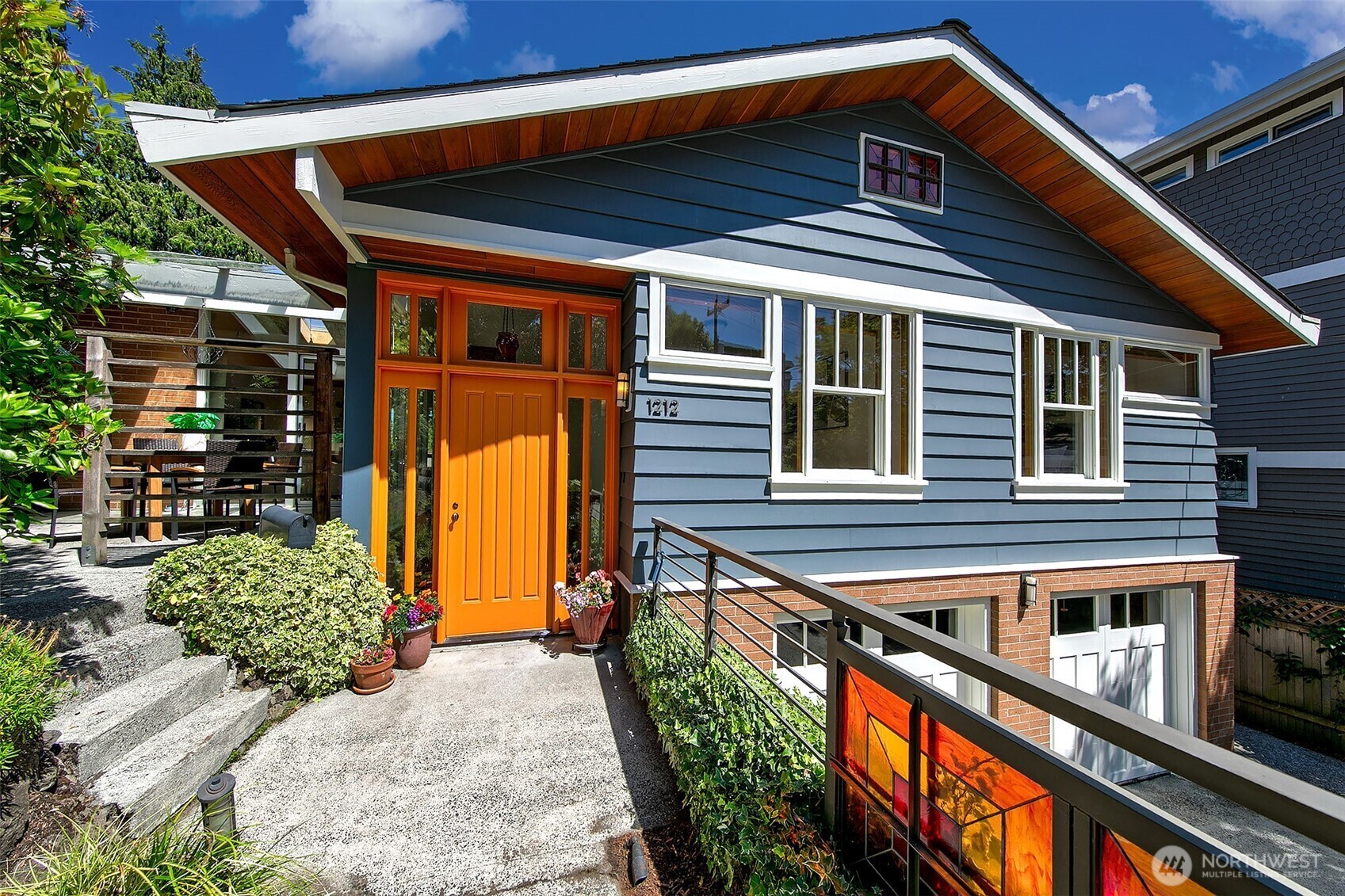 Property Photo: 1212 3rd Avenue N WA 98109