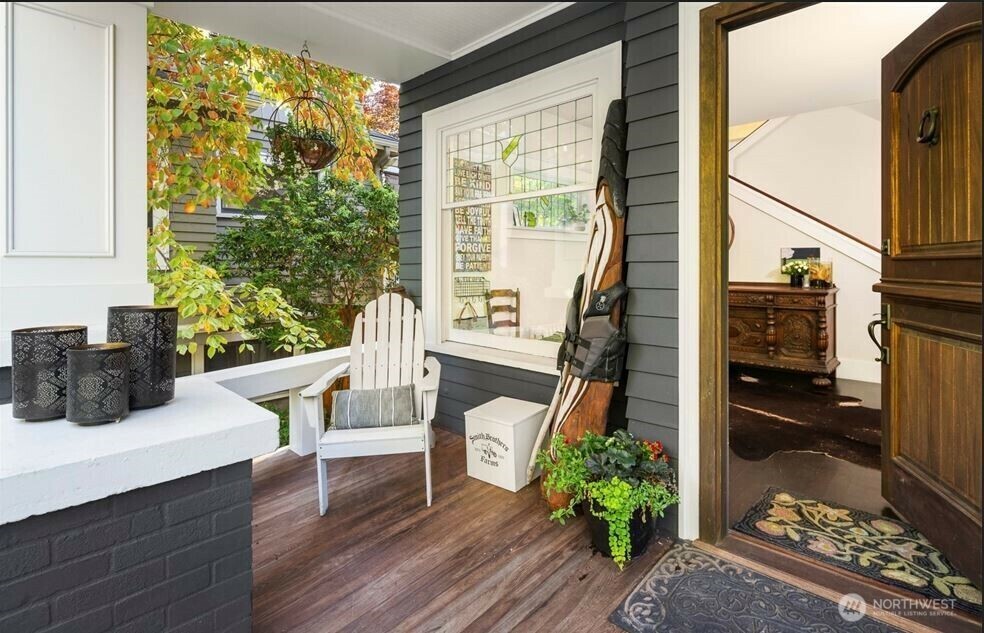 Property Photo: 163 McGraw Place WA 98109