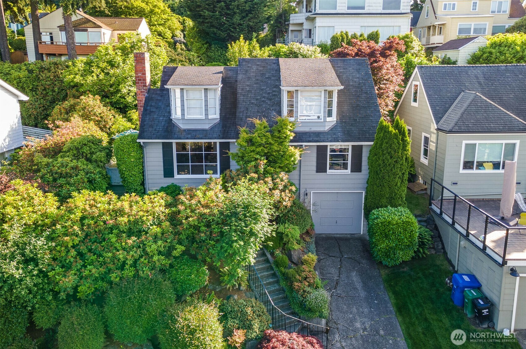 Property Photo:  5051  Harold Place NE  WA 98105 