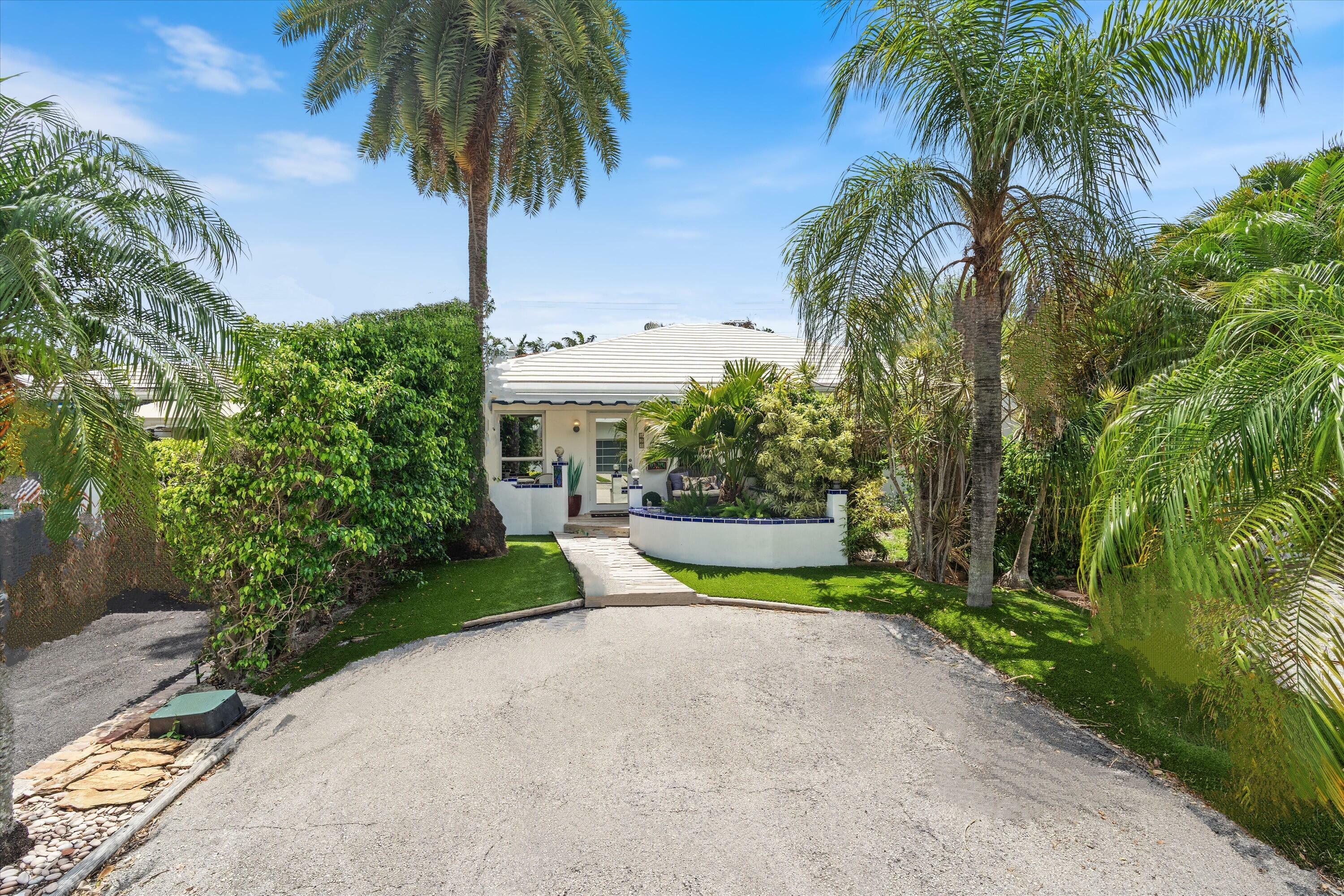 Property Photo: 135 Macfarlane Drive FL 33483