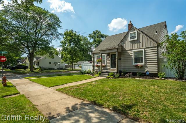 Property Photo: 2001 Brockton Avenue MI 48067