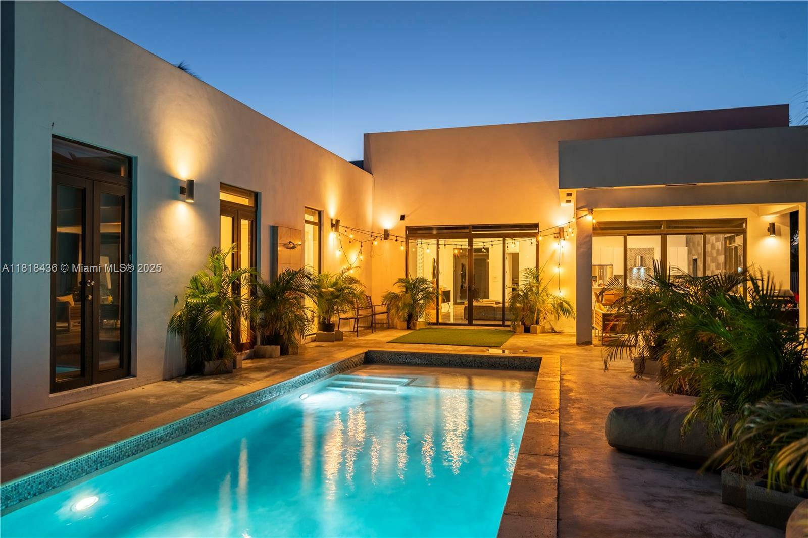 Property Photo:  4484 SW 26th Ave  FL 33312 