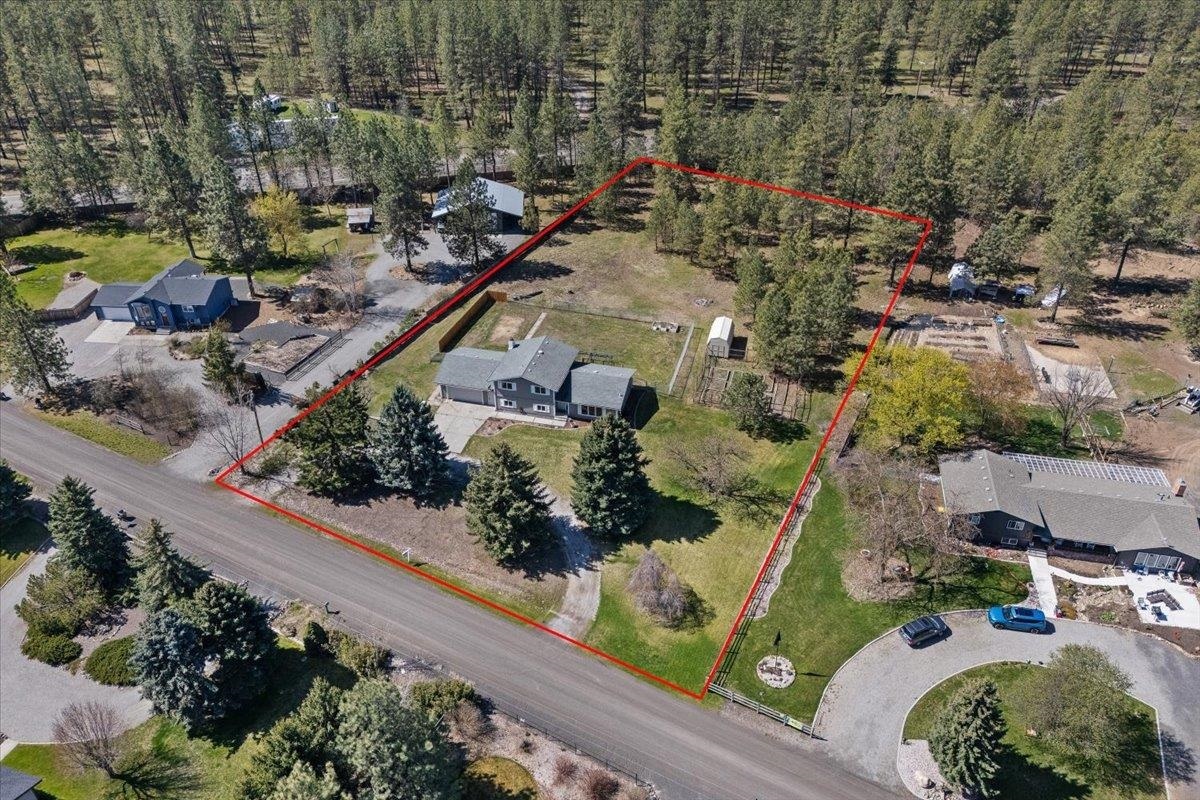 Property Photo:  16409 N Birdie Rd  WA 99026 