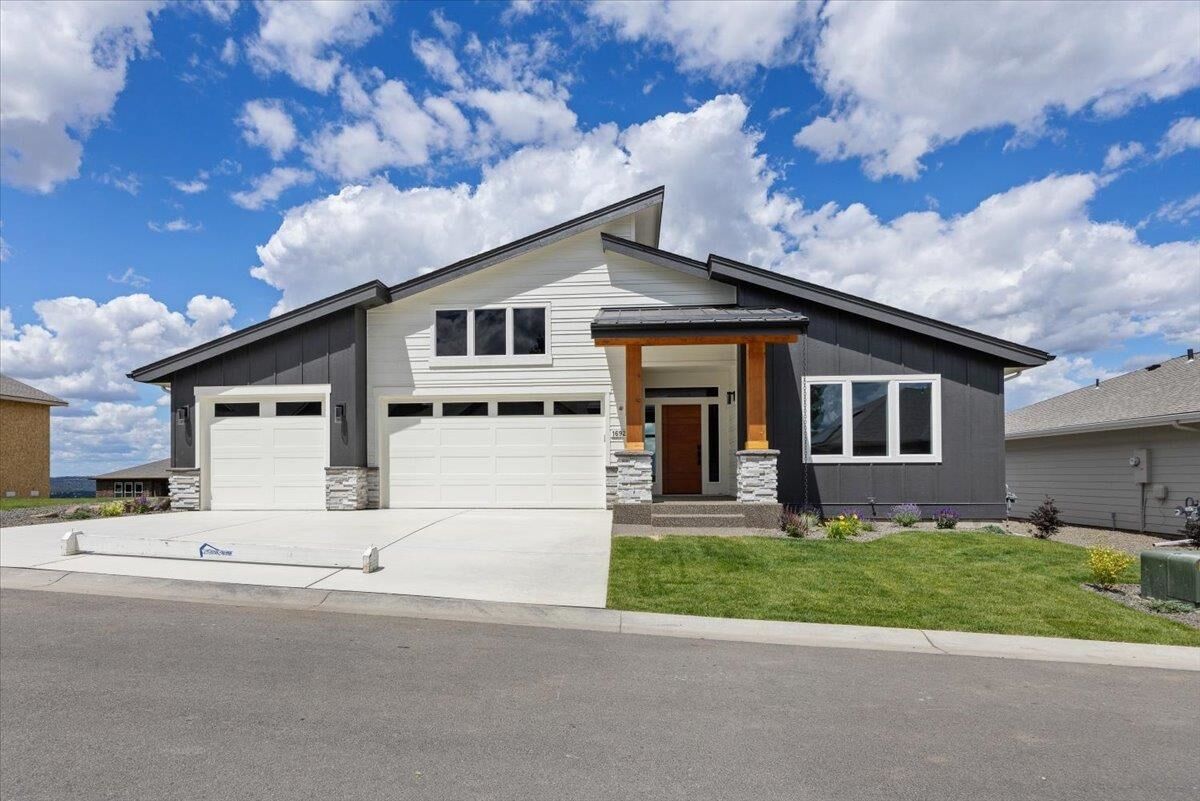 Property Photo:  16929 E 16th Ln  WA 99037 