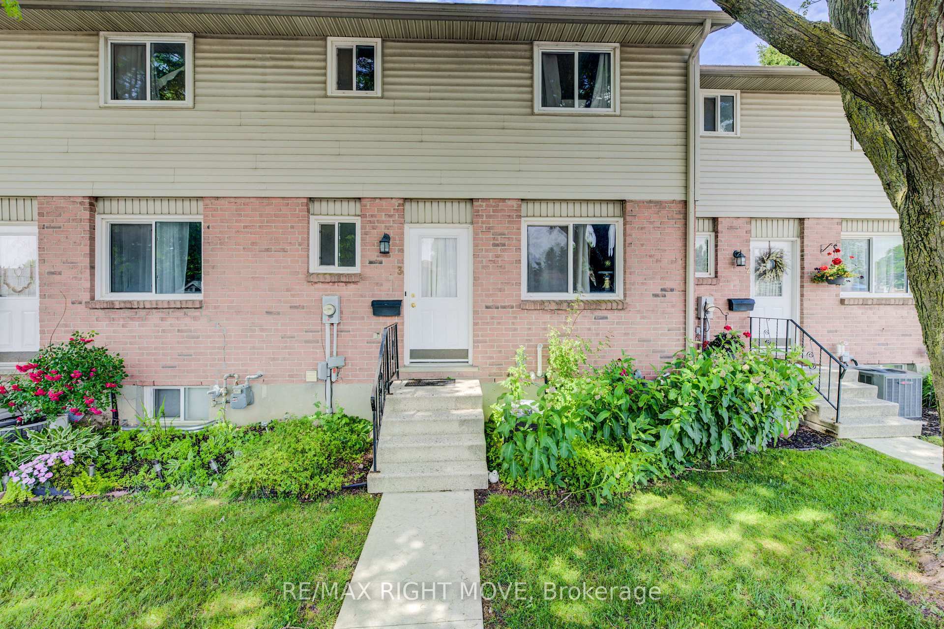 Property Photo: 486 Springbank Avenue N 3 ON N4T 1K8