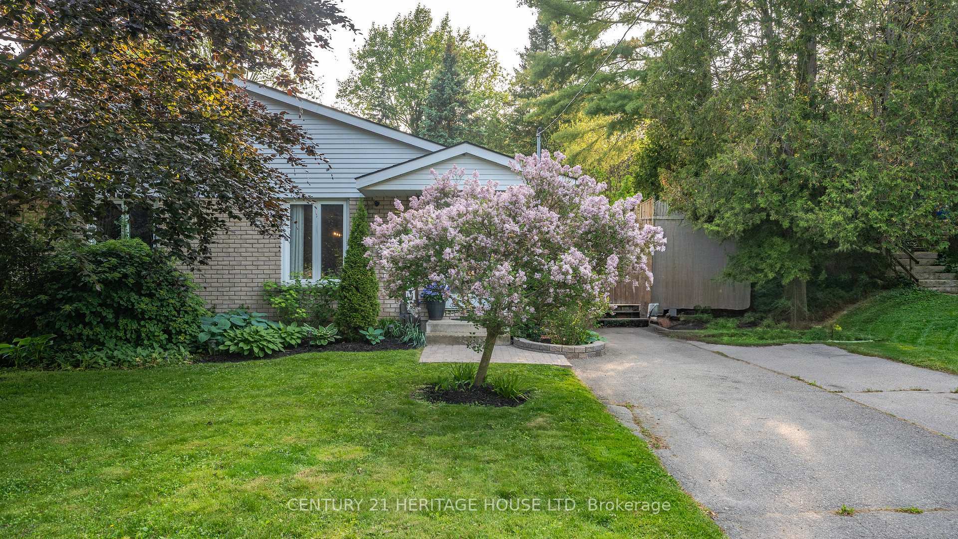 Property Photo:  29 Amelia Street  ON N3L 1Z4 