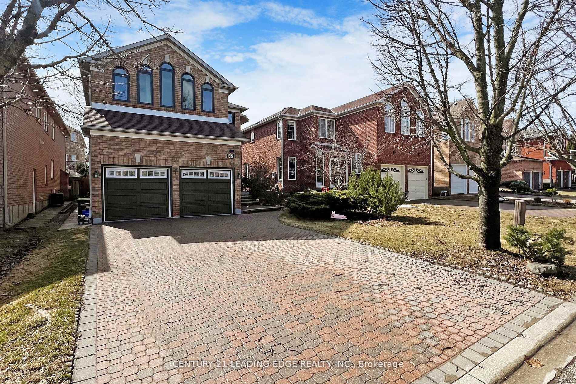 Property Photo:  35 Fortune Crescent  ON L4S 1S5 