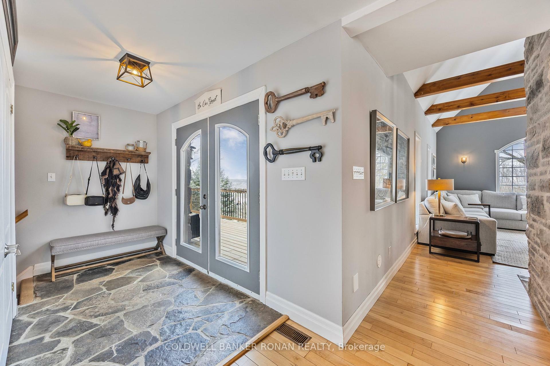 Property Photo:  38 Big Tree Circle  ON L0M 1M0 