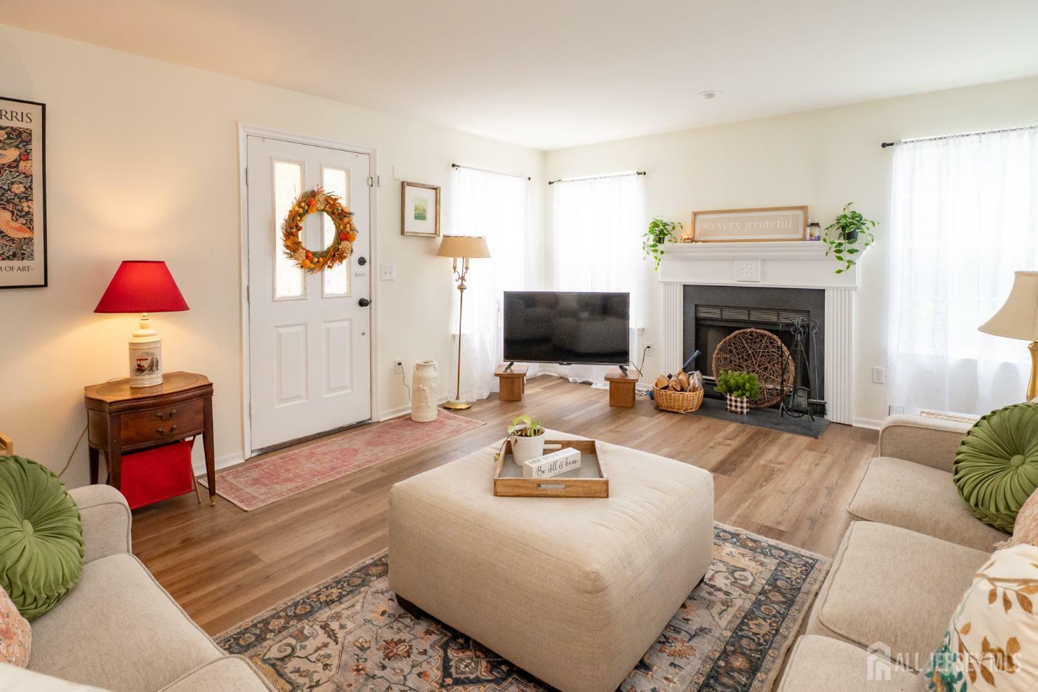 Property Photo:  186 Barclay Court  NJ 08854 