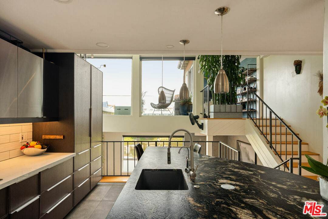 Property Photo: 6400 Pacific Ave CA 90293