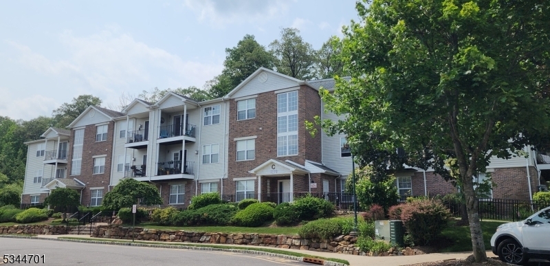 Property Photo:  85 Mountainview Ct 85  NJ 07457 