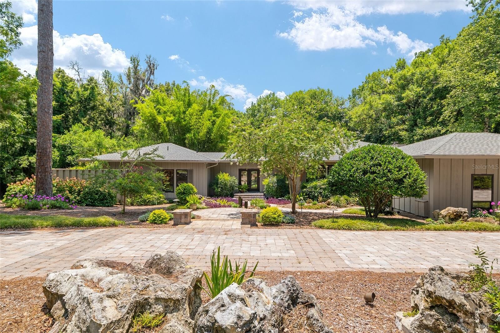 Property Photo:  6501 NW 16th Place  FL 32605 