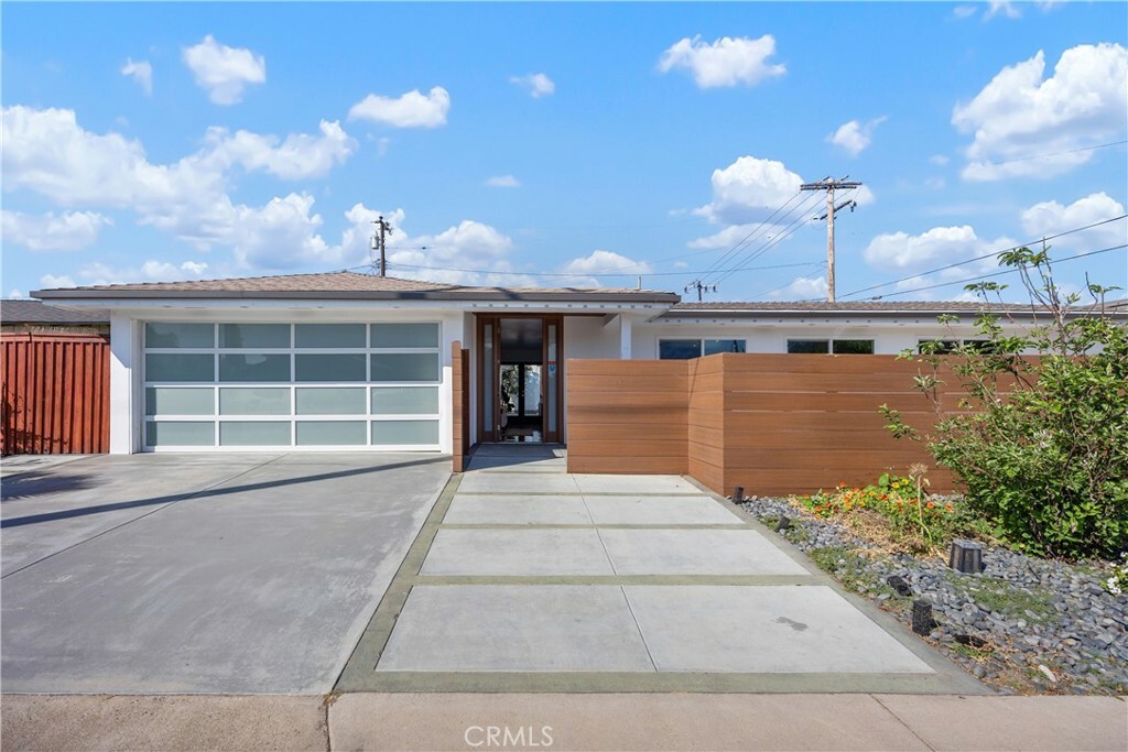 Property Photo: 496 E 16th CA 92627