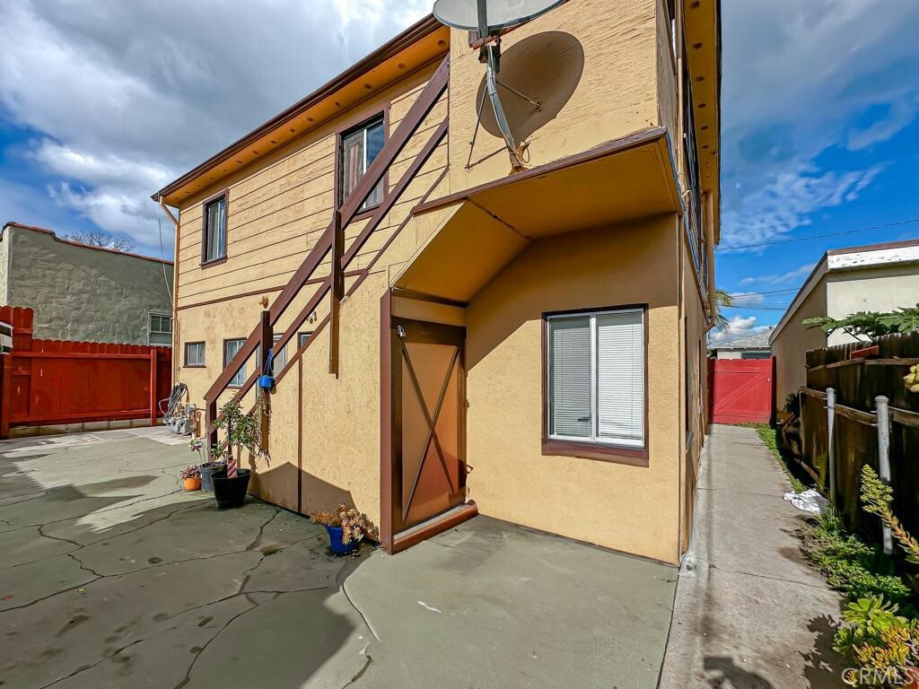 Property Photo:  3915 E 11th Street  CA 90804 