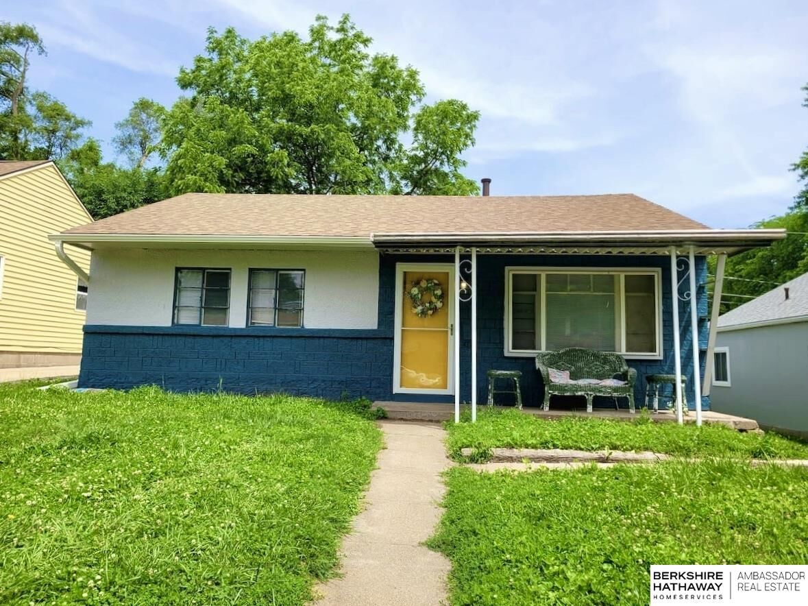 Property Photo: 6632 Franklin Street NE 68104