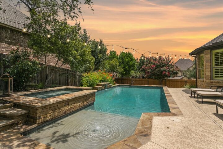 12125 Montclair Bend  Austin TX 78732 photo