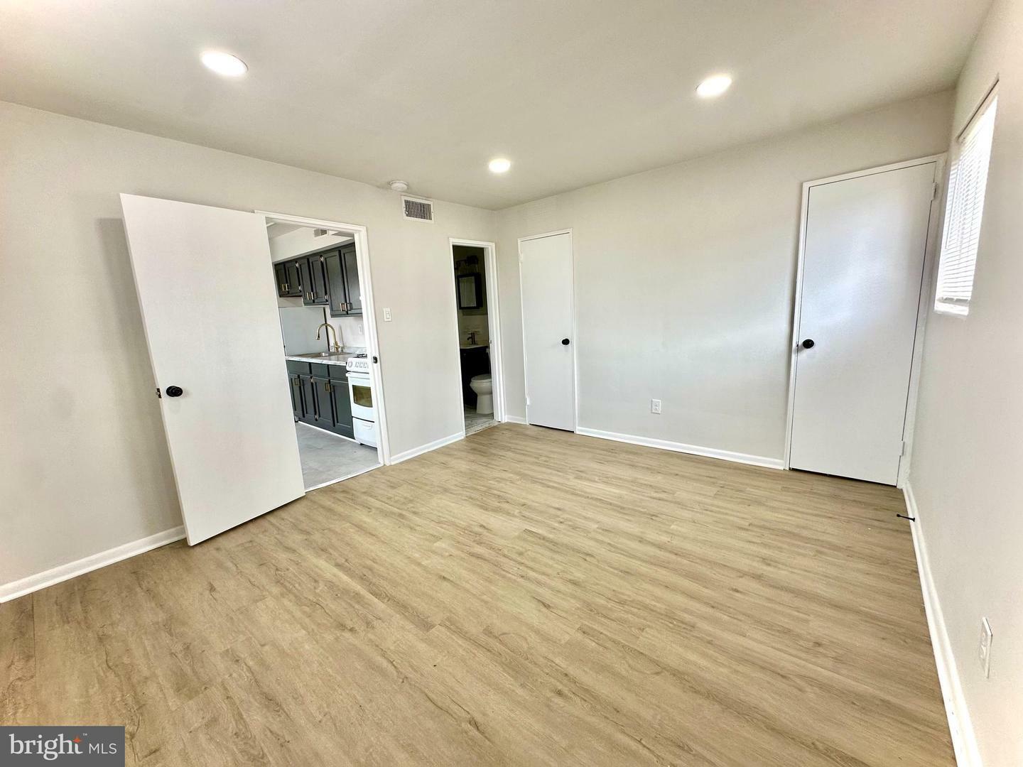 Property Photo:  4401 Sheffield Avenue 4401-6  PA 19136 