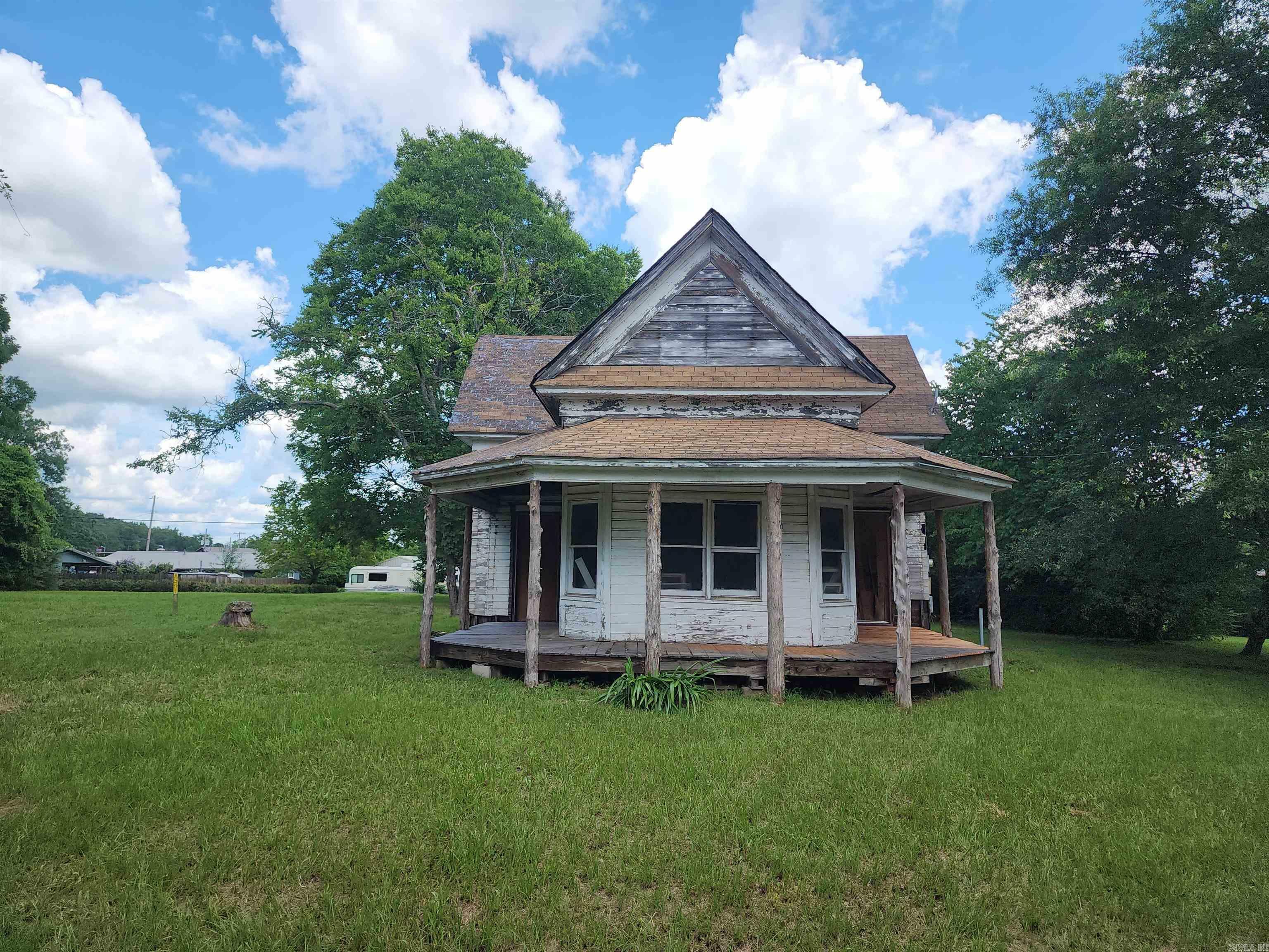 Property Photo: 906 Second Street AR 71953