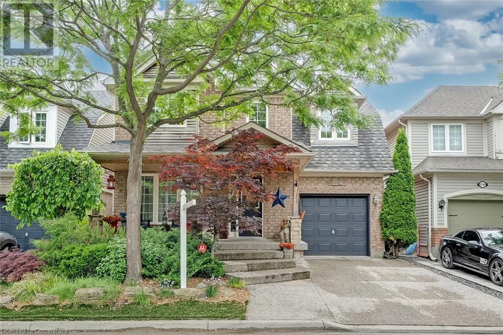 Photo de la propriété: 2214 Kenneth Crescent ON L7L 6V7