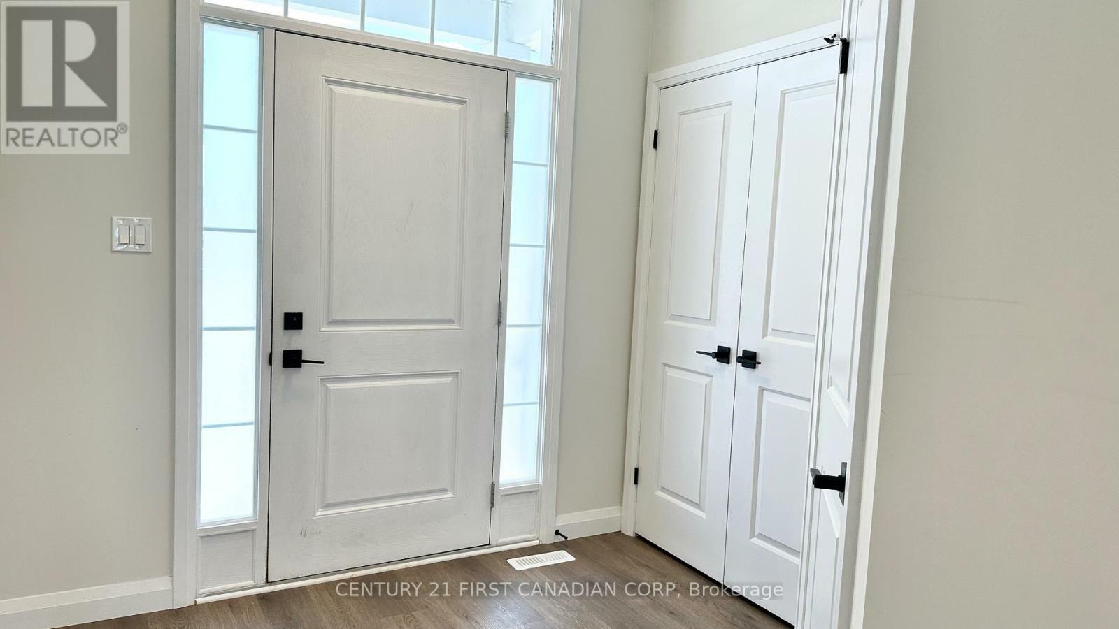 Property Photo:  1818 Finley Crescent  ON N6G 0W4 