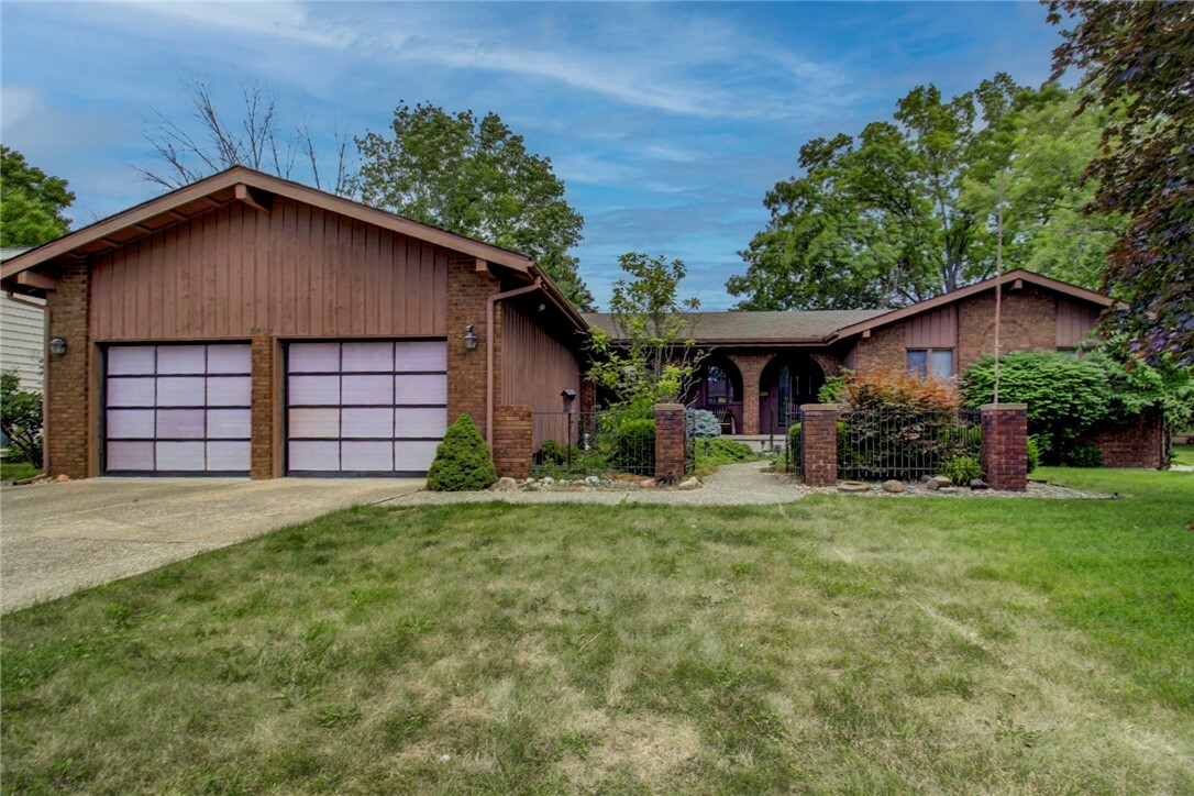 Property Photo:  2404 N Longwood Drive  IL 62526 