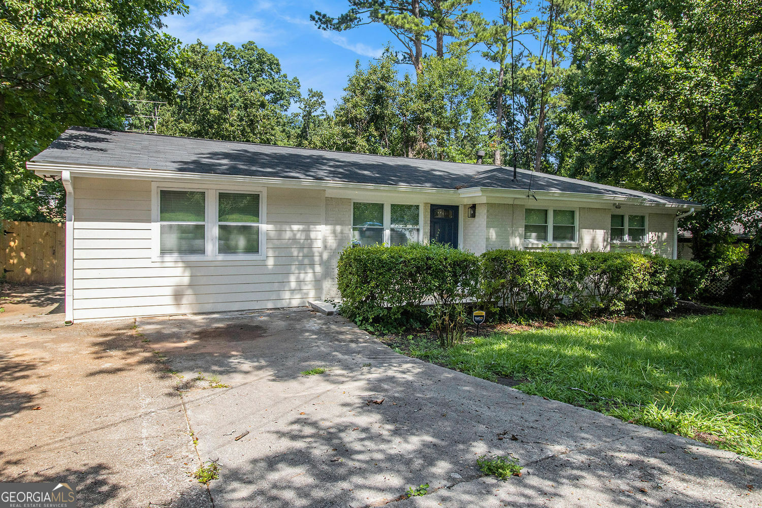 Property Photo: 1975 Glenmar Drive GA 30032