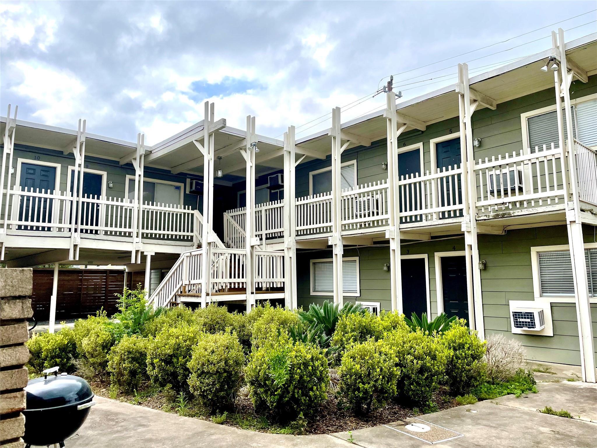 Property Photo: 2006 Sul Ross Street TX 77098