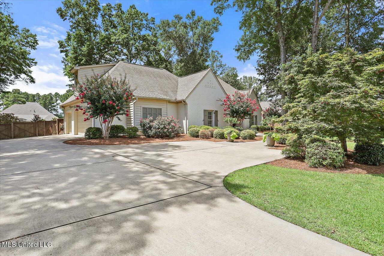 Property Photo: 215 Grayhawk Drive MS 39110