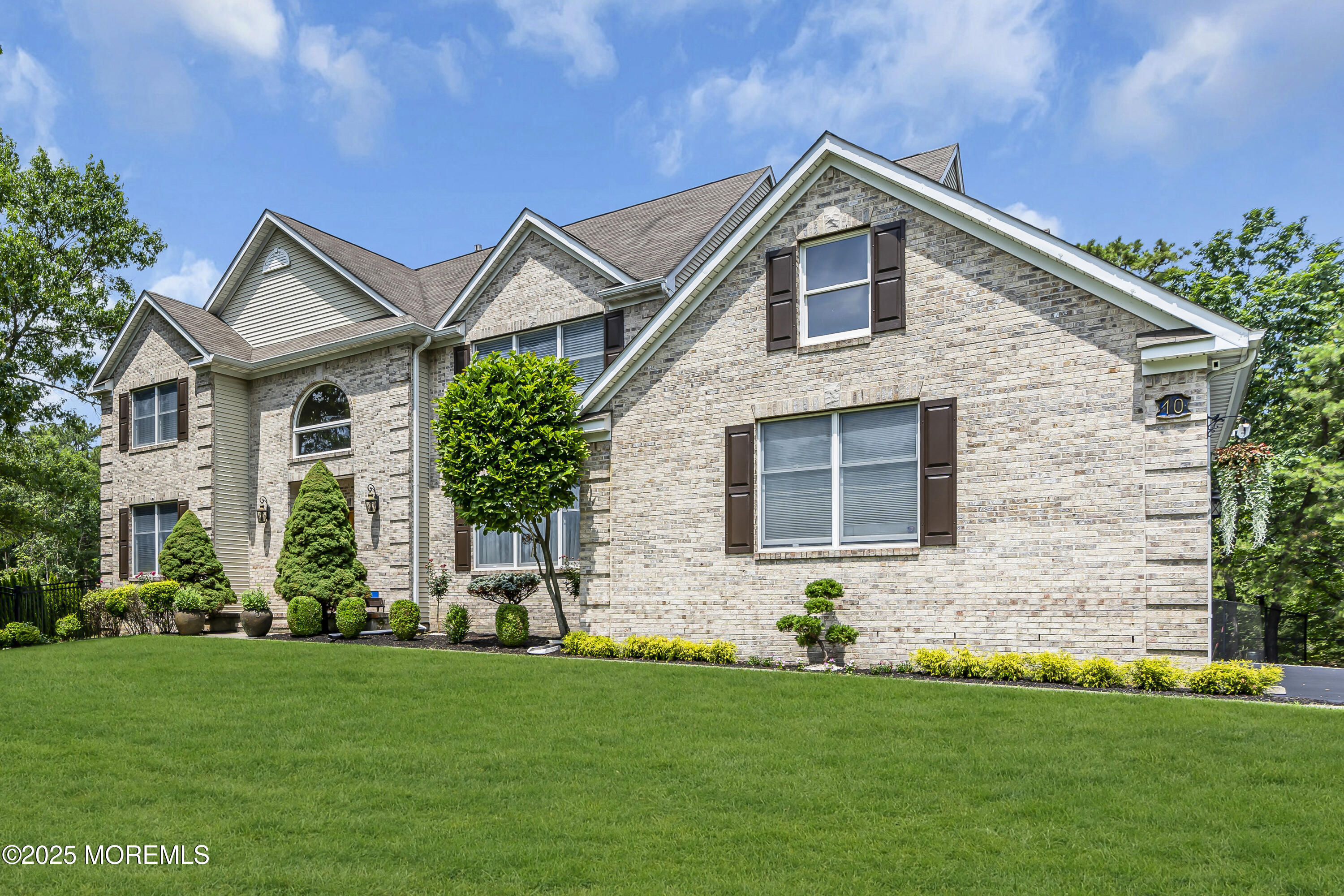 Property Photo:  10 Biscayne Court  NJ 08527 