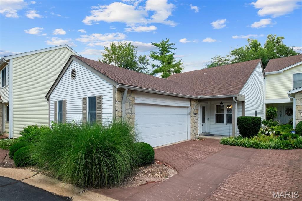 1564 Walpole Drive  Chesterfield MO 63017 photo