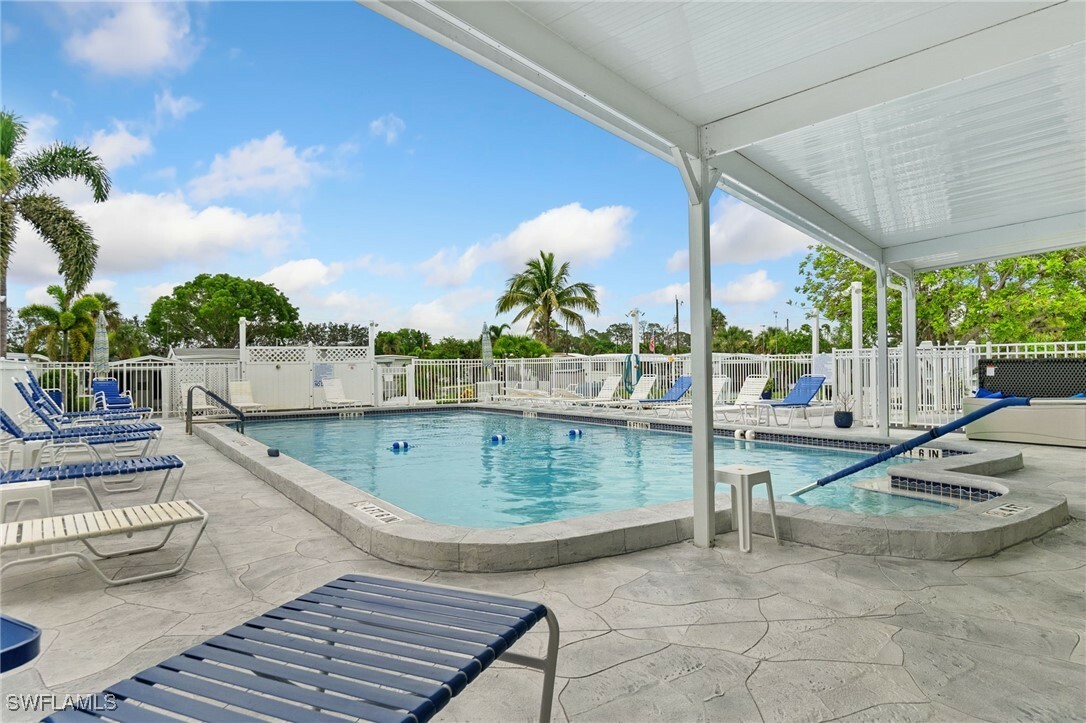 Property Photo: 113 Willow Lane 21 FL 34114