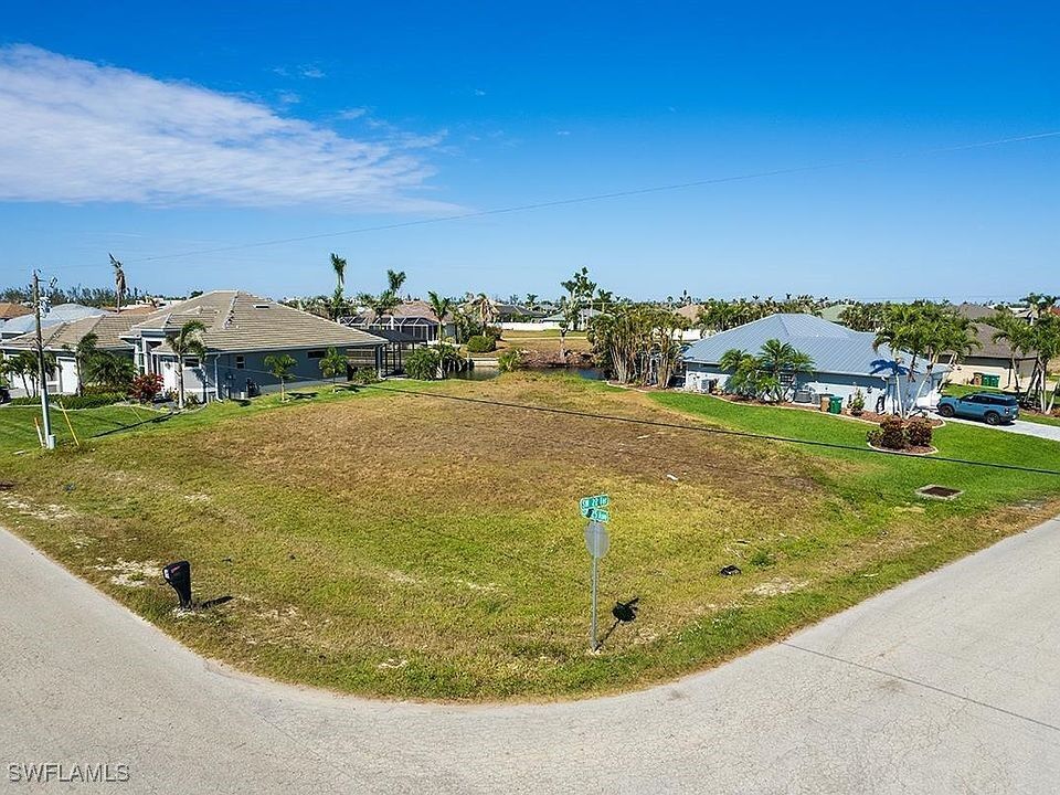 Property Photo: 2827 SW 25th Avenue FL 33914