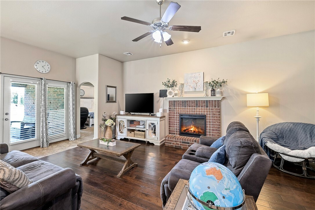 Property Photo:  1669 Leighton Court  MO 64870 