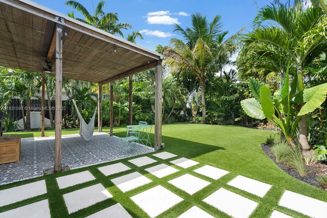 Property Photo:  631 NE 87th St  FL 33138 