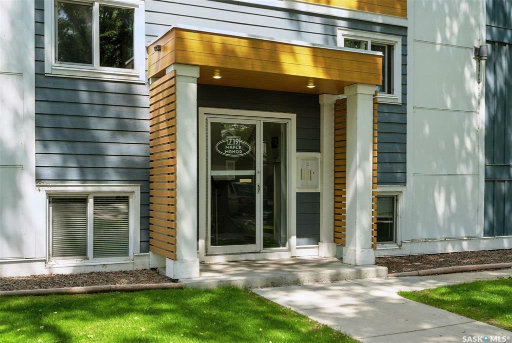 Property Photo:  719 10th Street E 8  SK S7H 0H2 