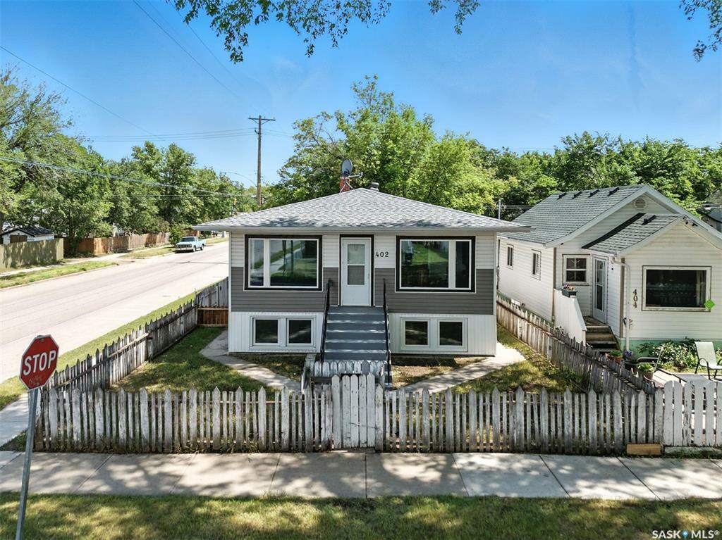 402 I Avenue S  Saskatoon SK S7M 1Y4 photo