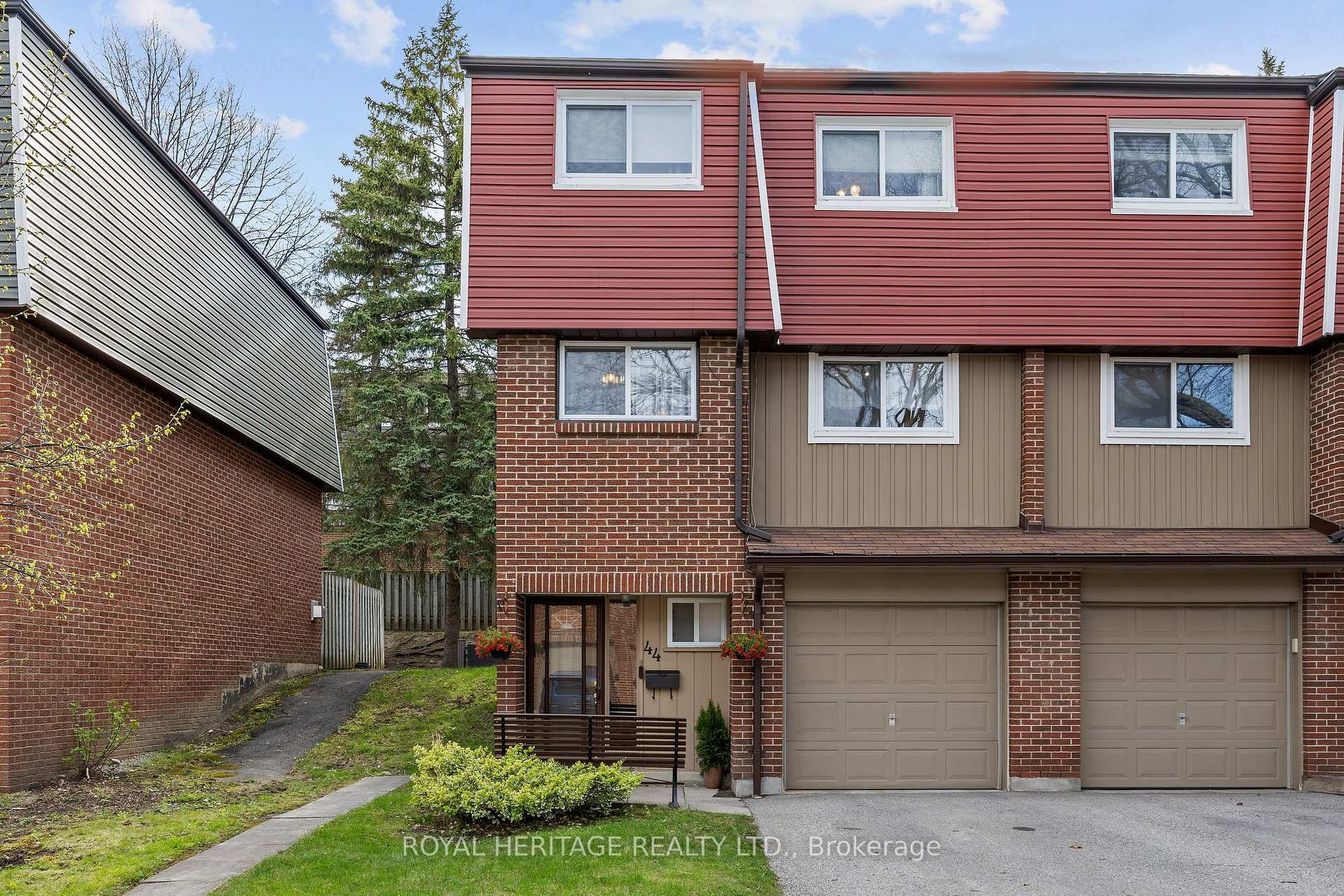 Property Photo:  1310 Fieldlight Boulevard 44  ON L1V 2Y8 