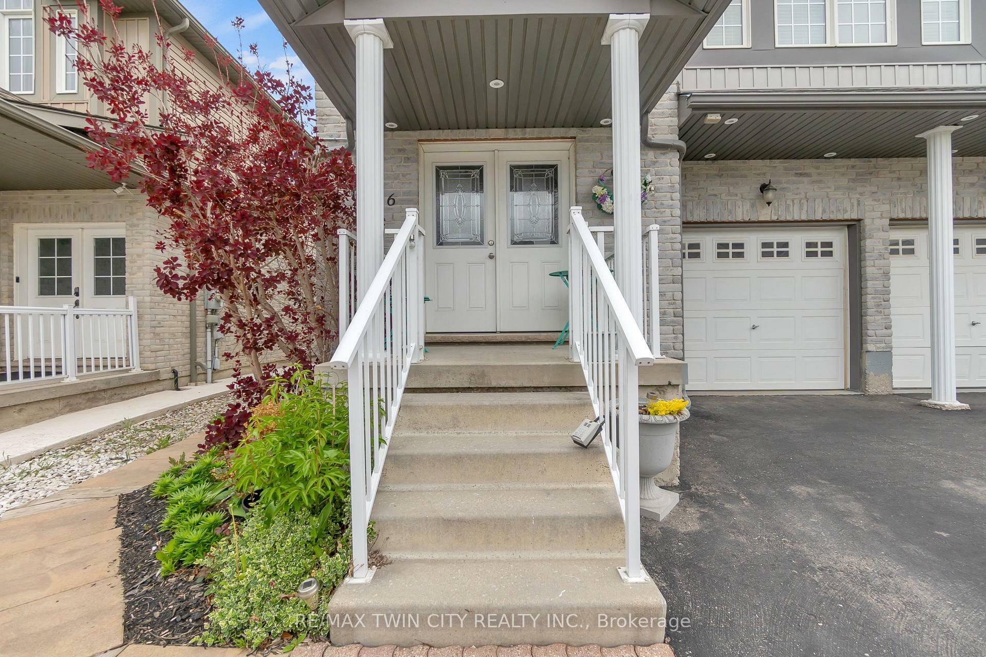 Property Photo: 46 Woodbine Avenue ON N2R 1V1